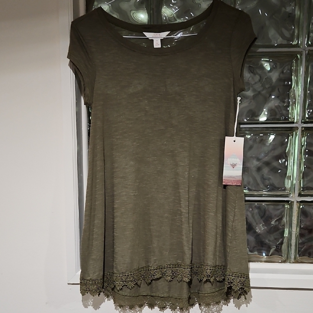 Sun & Shadow Olive Green Top Boho Lace Trim M